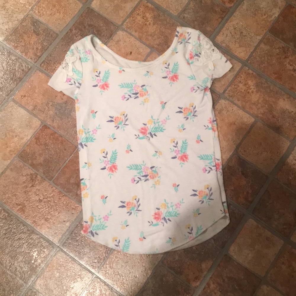 Girl’s floral baby doll tee with lace sleeves